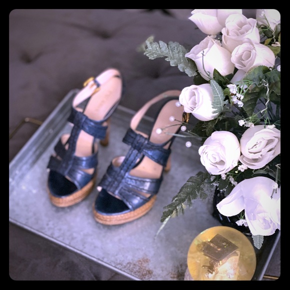 Prada Sandals with strap. - Picture 1 of 4